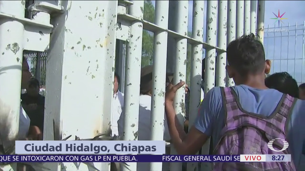 Resguardan portón en Ciudad Hidalgo, Chiapas, por migrantes