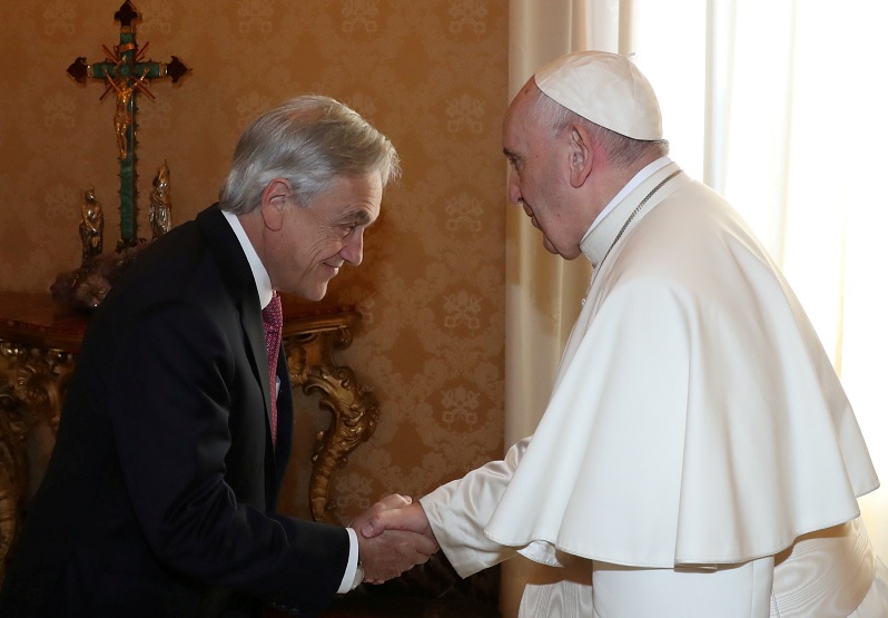 Papa y Piñera se comprometen a combatir abusos sexuales