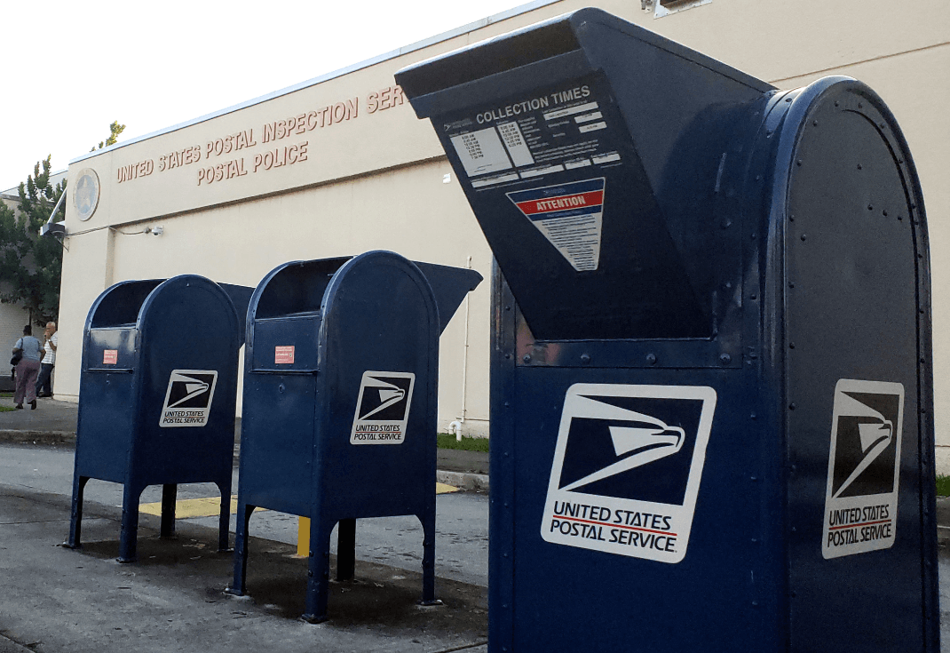 Servicio de Inspección Postal de EU, cerca del Aeropuerto Internacional de Miami. (Reuters) 