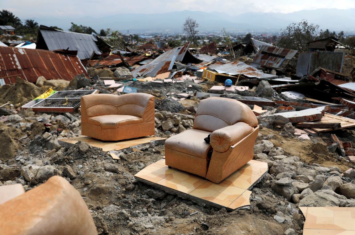 ascienden mil 424 muertos por terremoto tsunami indonesia
