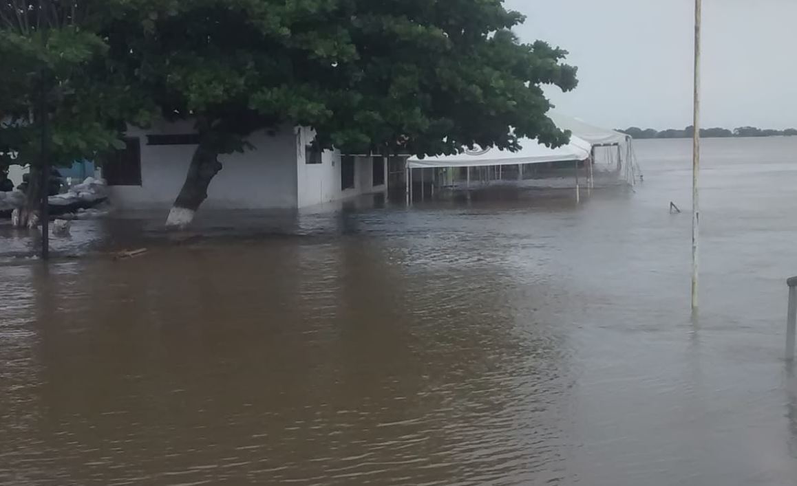 Tlacotalpan, Veracruz, continúa bajo el agua, tras desbordamiento de río