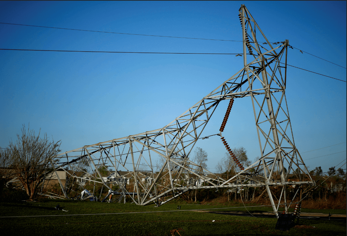 Torre de transmisión dañada por el huracán en Florida. (Reuters)