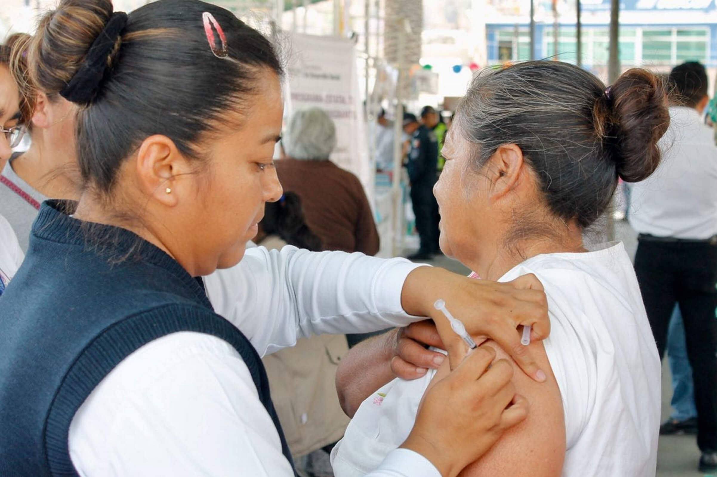 Intensifican campaña de vacunación contra la influenza en Campeche
