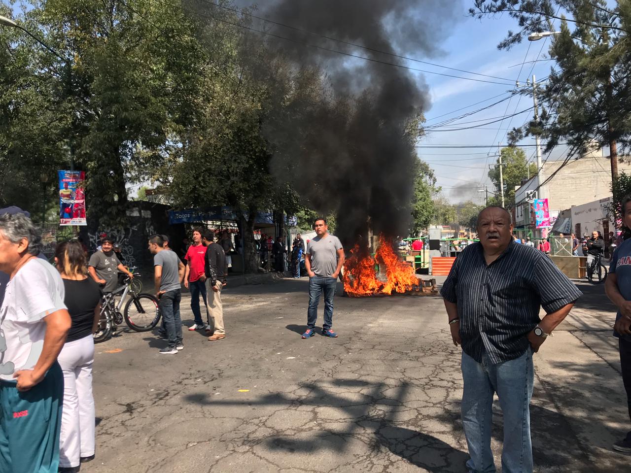 Vecinos de Azcapotzalco golpean a reportero que cubría desalojo