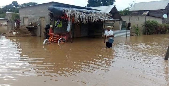 Desbordamiento de río afecta 790 viviendas en Hidalgotitlán