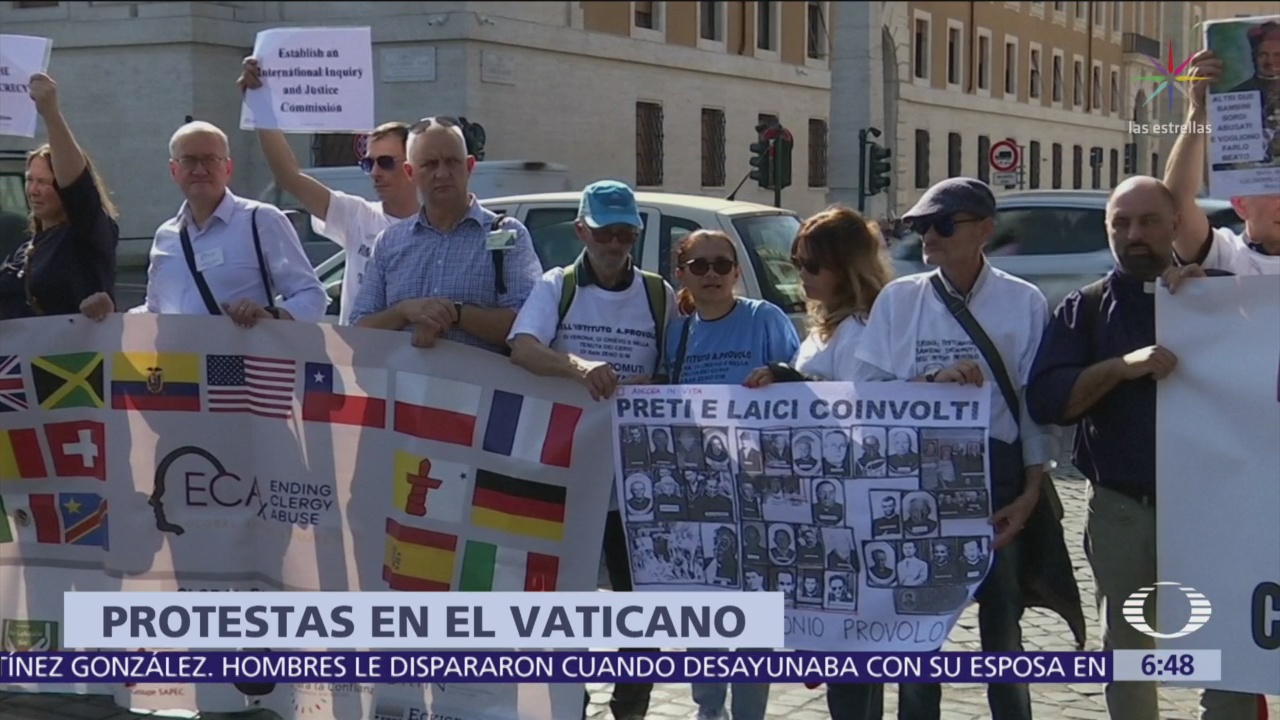 Víctimas de abuso sexual protestan en el Vaticano