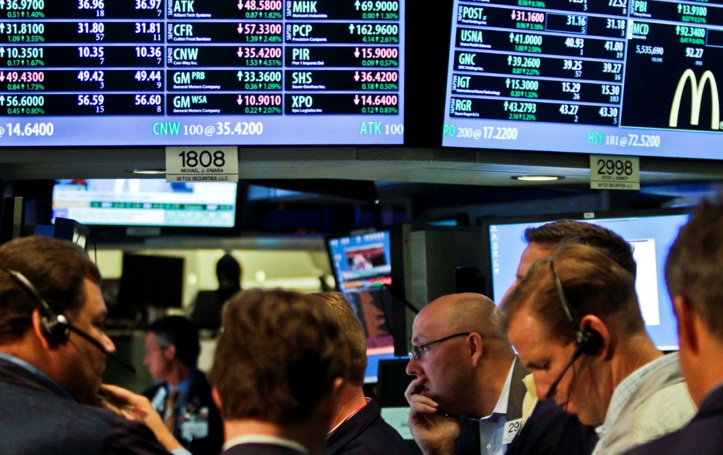 Wall Street abre con pérdidas ante altos tipos de interés