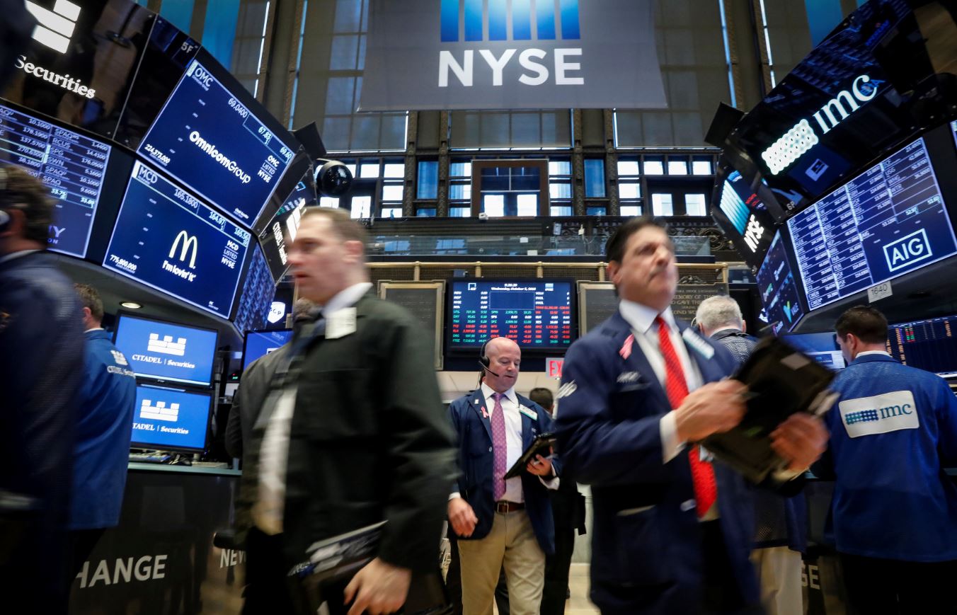 Wall Street amplía ganancias, Dow Jones cerca de récord