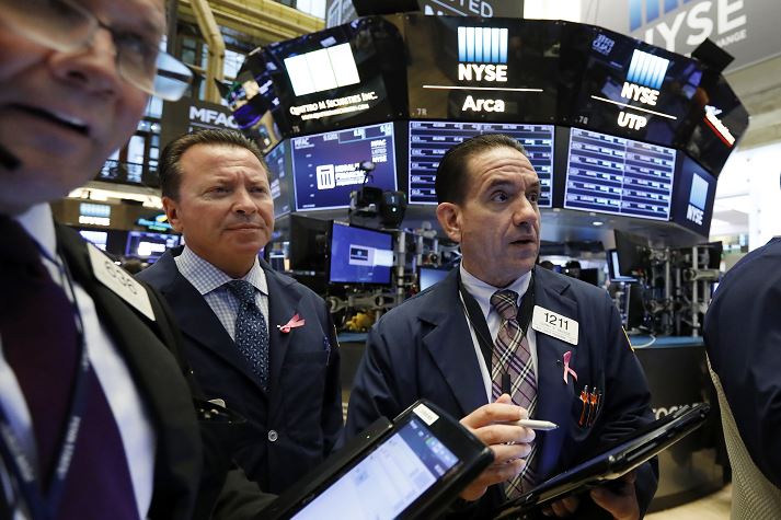 Wall Street cierra con descensos por alza de rendimientos en bonos de EU
