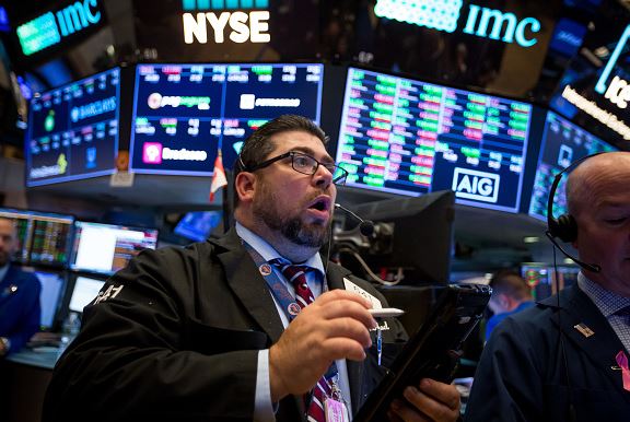 Dow Jones y S&P 500 cierran con leve caída