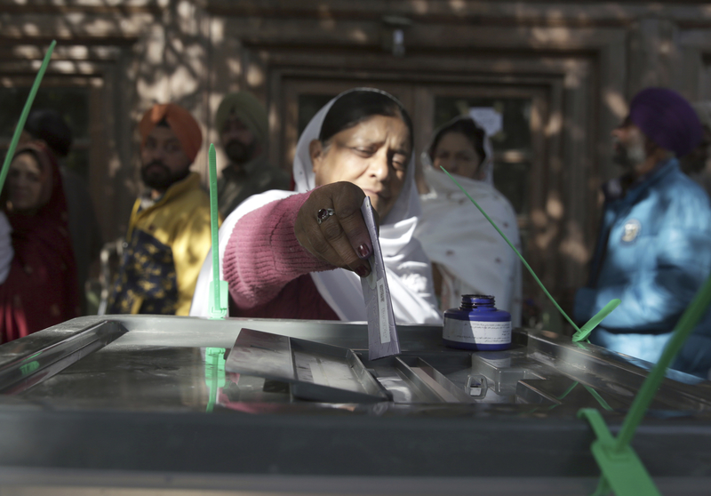 Afganistán vota en masa a pesar de amenazas de los talibanes