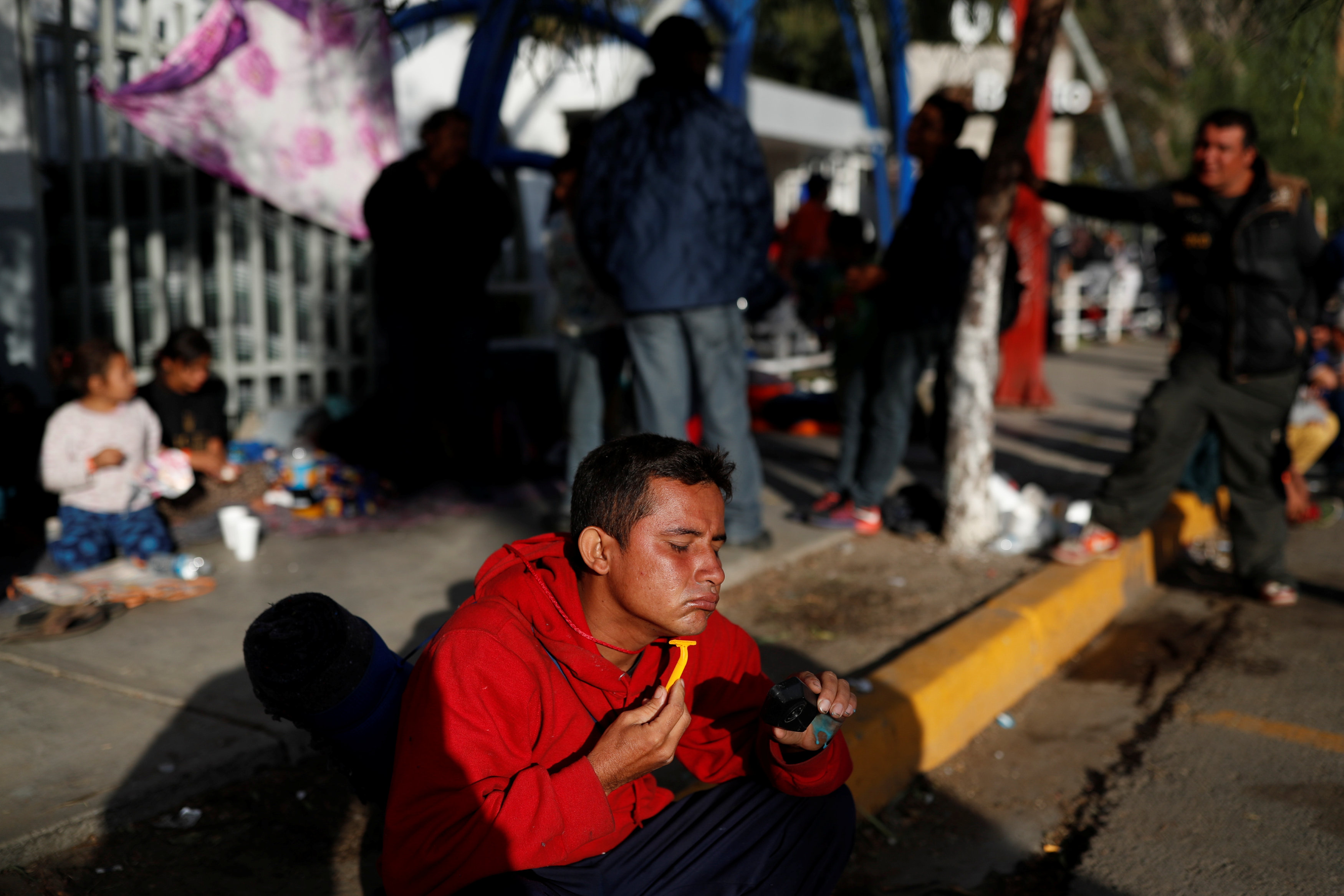 Alcalde de Tijuana arremete contra migrantes centroamericanos