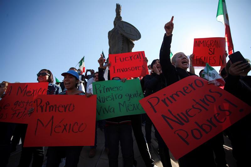 Se realizan marchas a favor y en contra de migrantes en Tijuana
