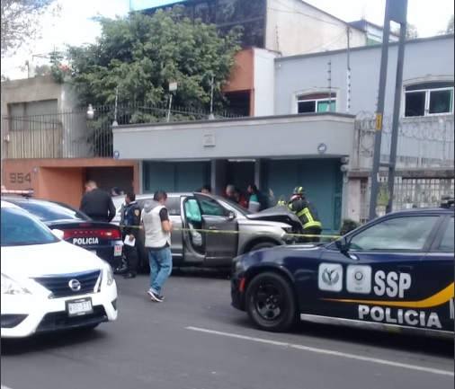 Accidente automovilístico deja dos muertos en avenida Coyoacán