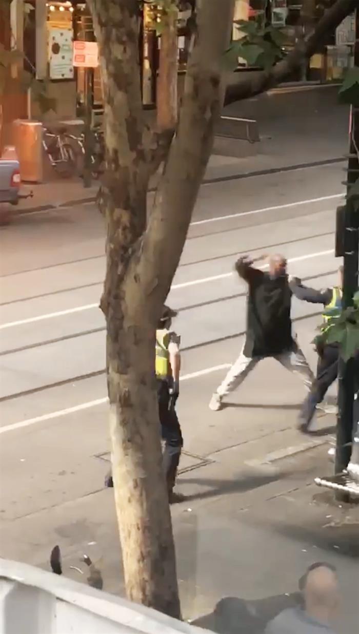 Ataque con cuchillo deja un muerto y dos heridos en Melbourne, Australia