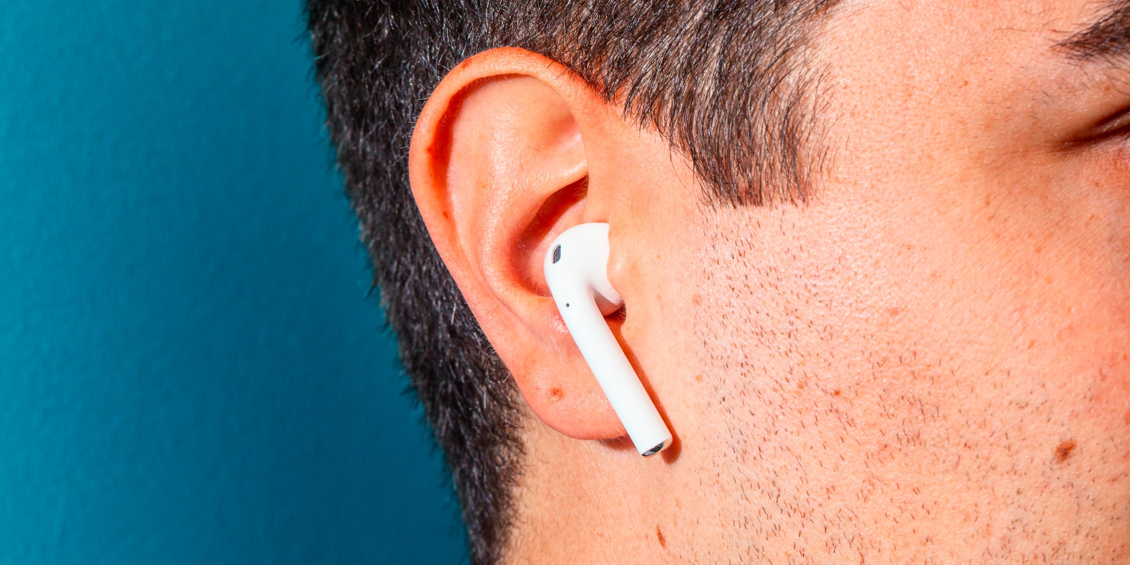 El uso prolongado de audífonos y cuatro conciertos al mes han causado pérdida auditiva en más jóvenes, asegura estudio de la OMS