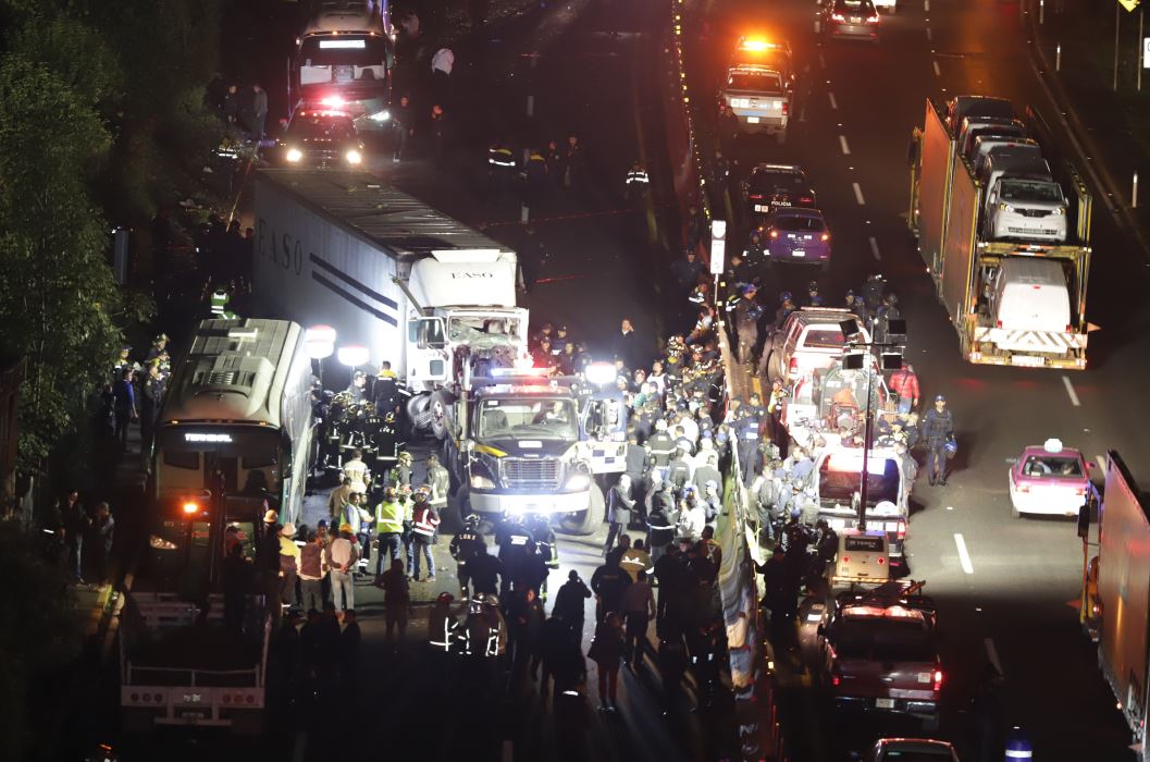 Aumenta cifra de muertos por choque México-Toluca