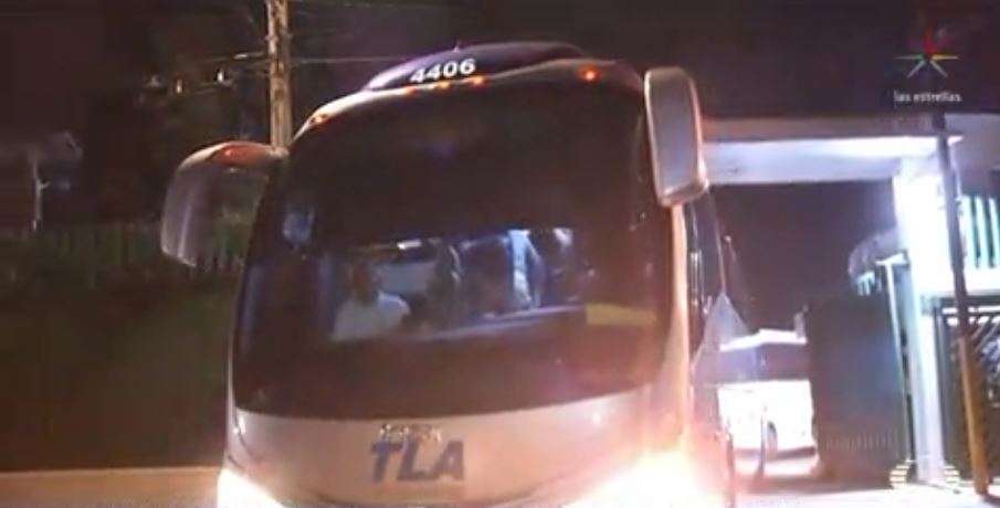 Autobuses con migrantes que serán repatriados salen de ‘Las Agujas’,