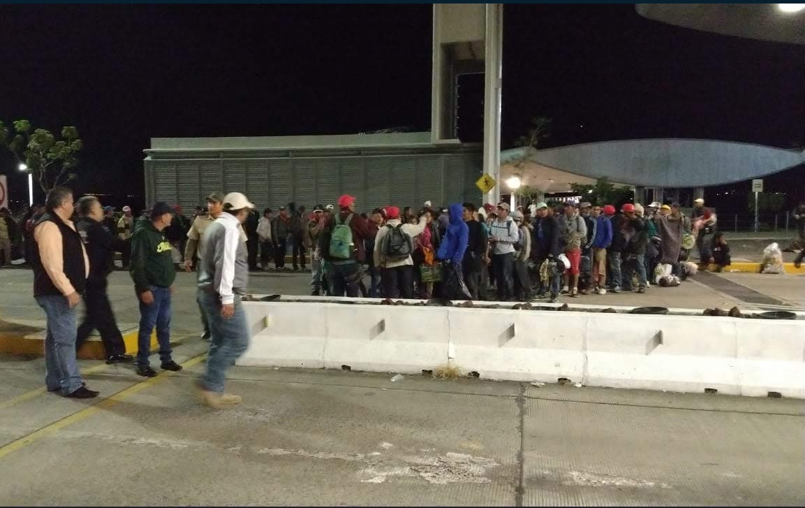 Avanzan miembros de la segunda caravana migrante por Jalisco