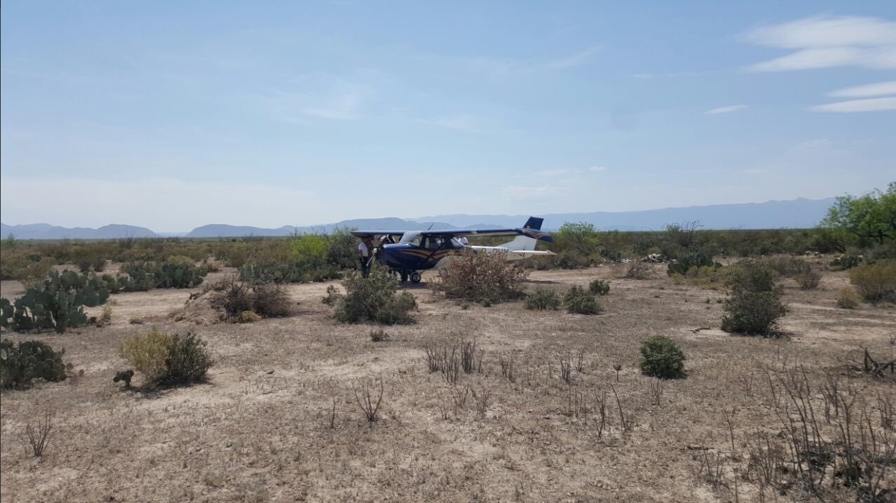 Avión Cessna realiza aterrizaje de emergencia en Nuevo León