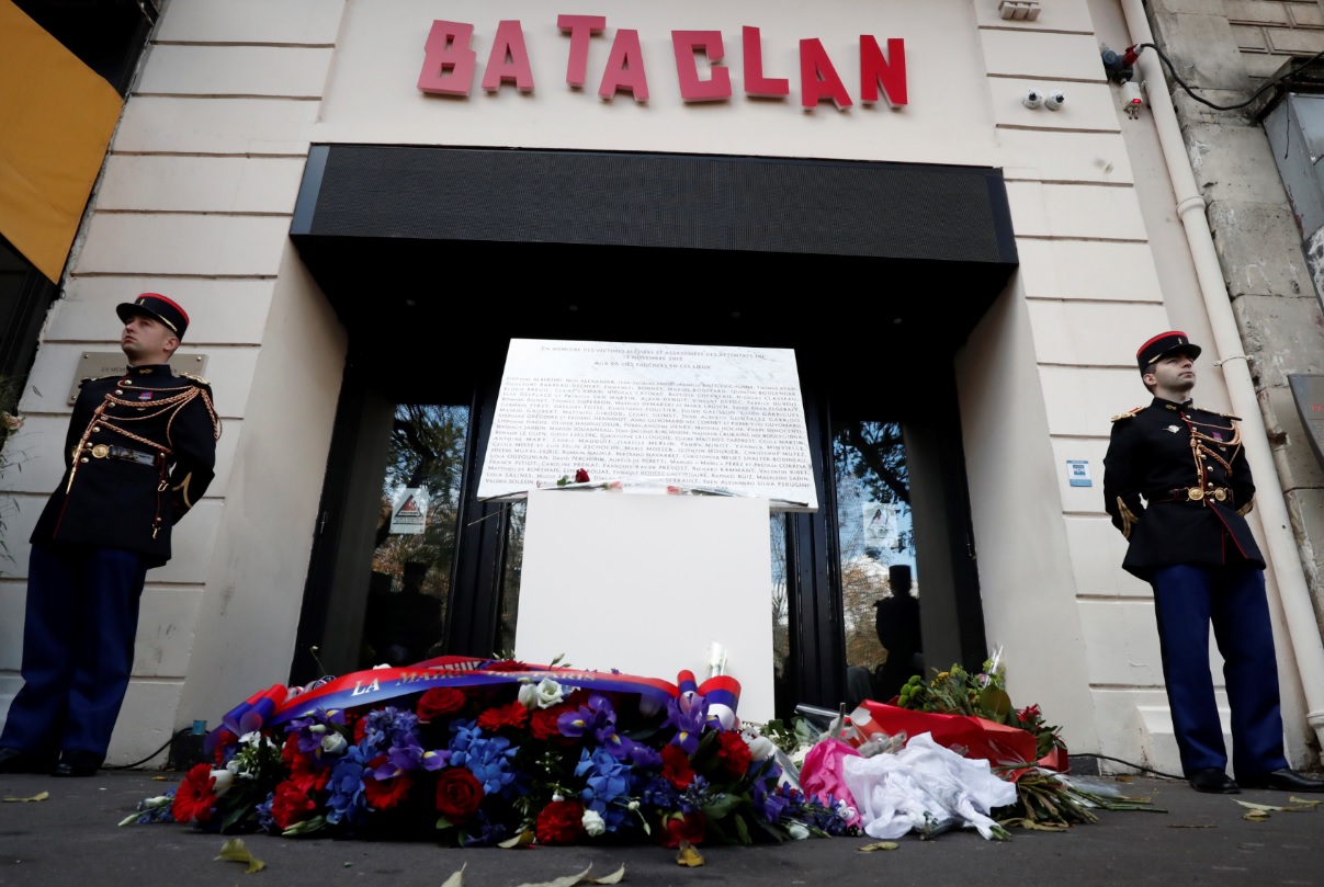 Francia recuerda a víctimas del atentado en la sala Bataclan de París