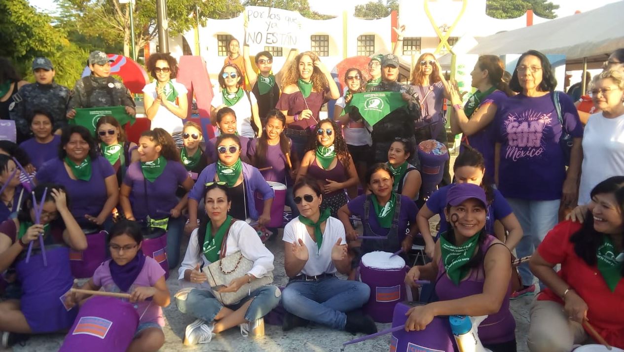 Mujeres realizan batucada contra violencia de género en Quintana Roo
