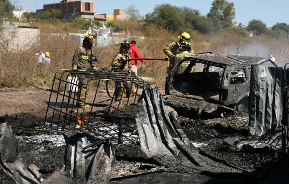 Bodegas con ‘huachicol’ se incendian en Morelia, Michoacán