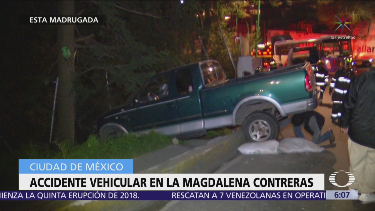 Camioneta pierde el control y se accidenta en la Magdalena Contreras, CDMX
