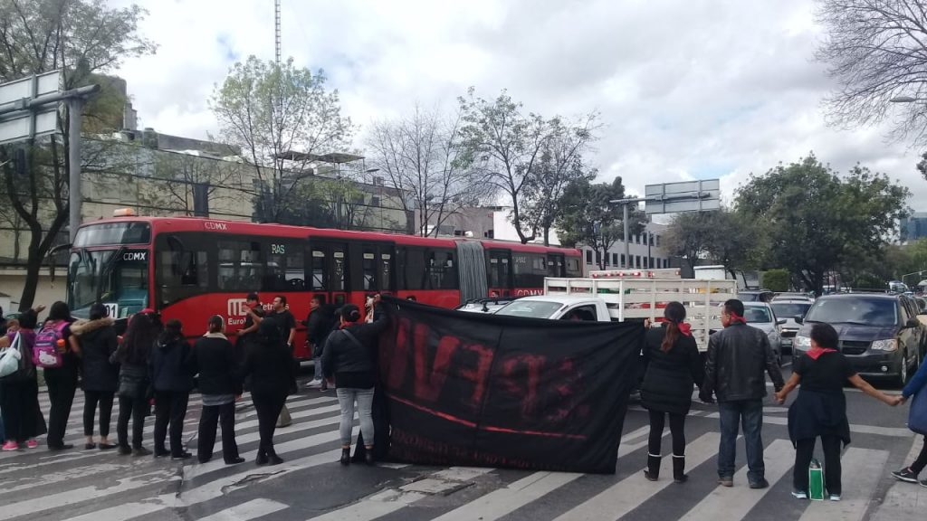 Caos vial por bloqueo de manifestantes en Río de la Loza