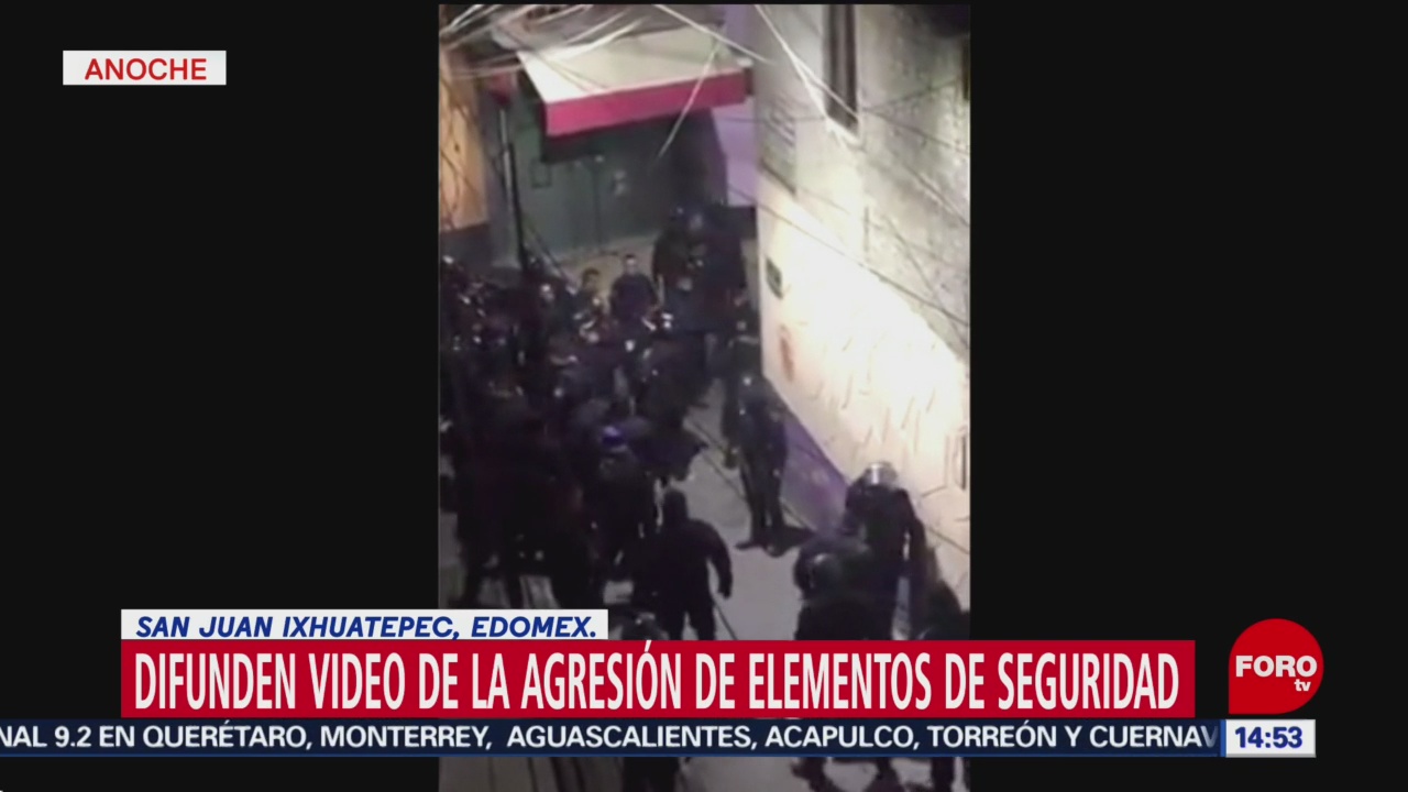 Captan a policías golpeando a dos personas en San Juan Ixhuatepec, Edomex