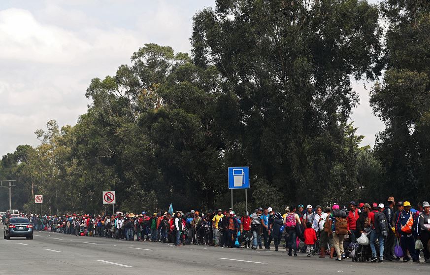 Miles de migrantes llegan a Querétaro tras abandonar la CDMX