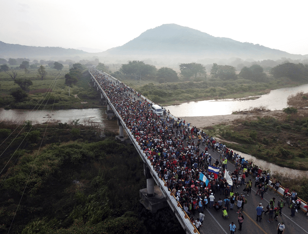 Caravana migrante a su paso por Chiapas. (AP)