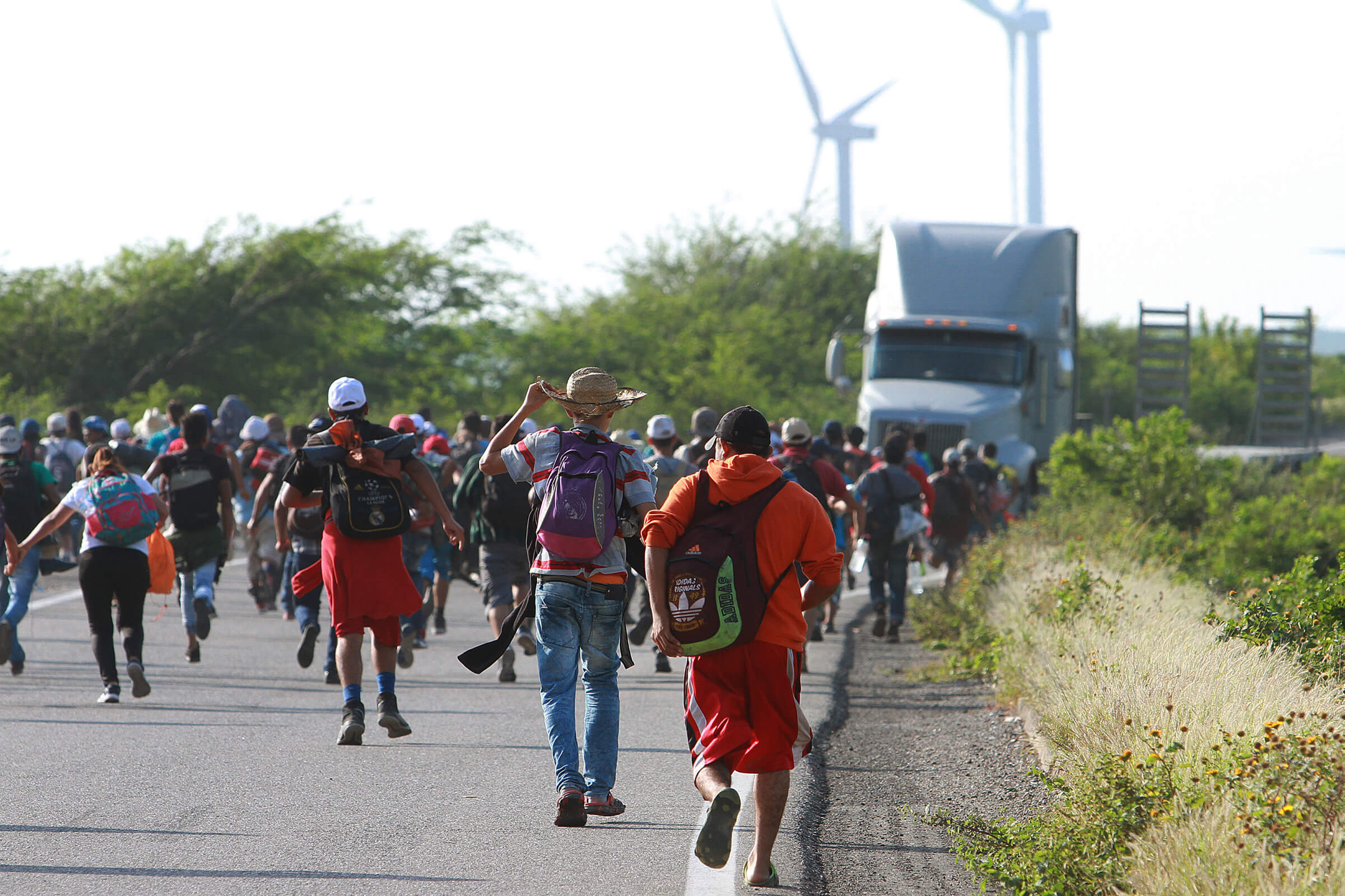 Caravana de migrantes avanza de Oaxaca a Veracruz 