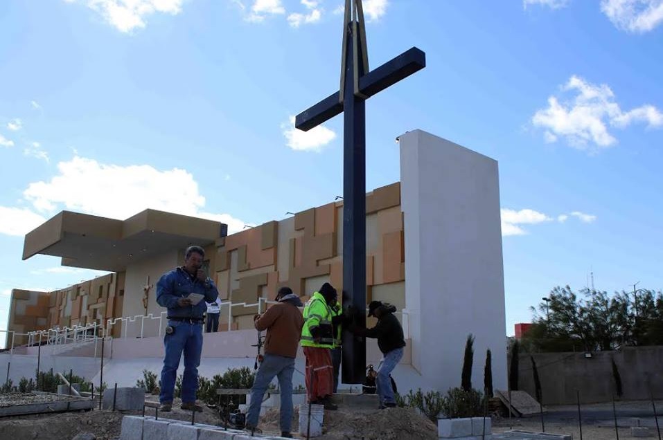 Reubican cruz en honor a migrantes en Ciudad Juárez