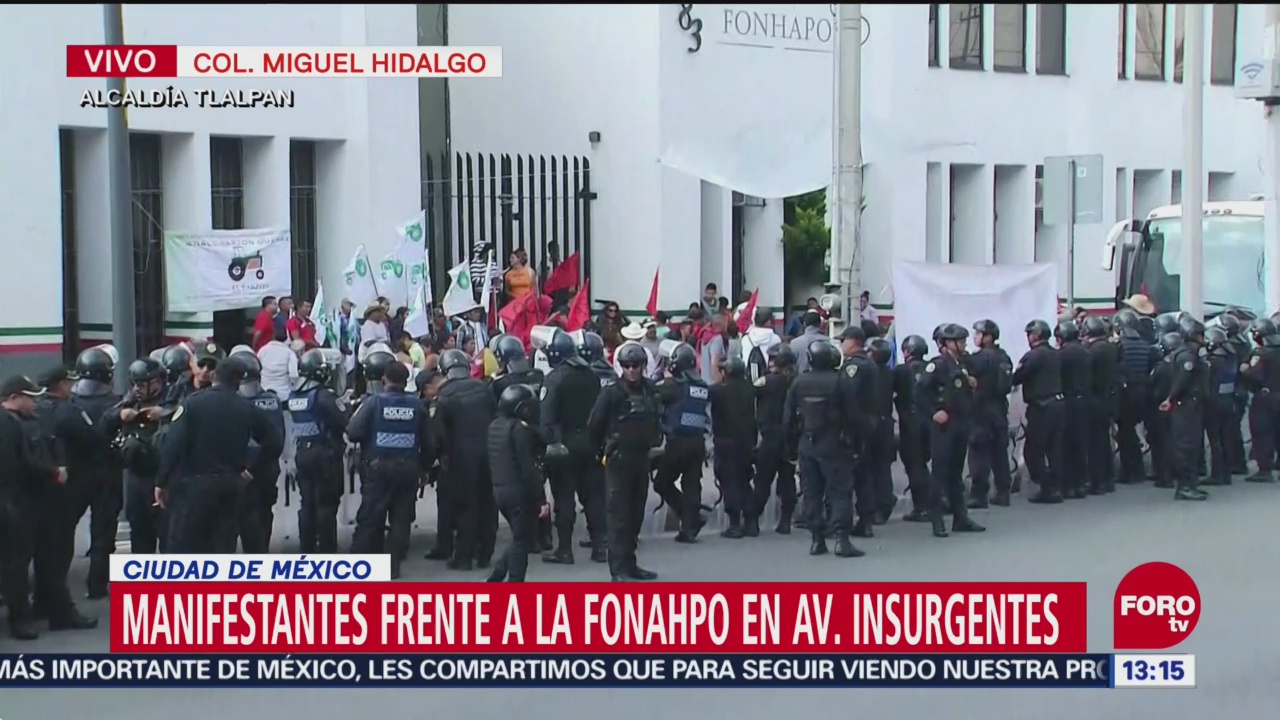 Manifestantes bloquean la FONAHPO en avenida Insurgentes, CDMX