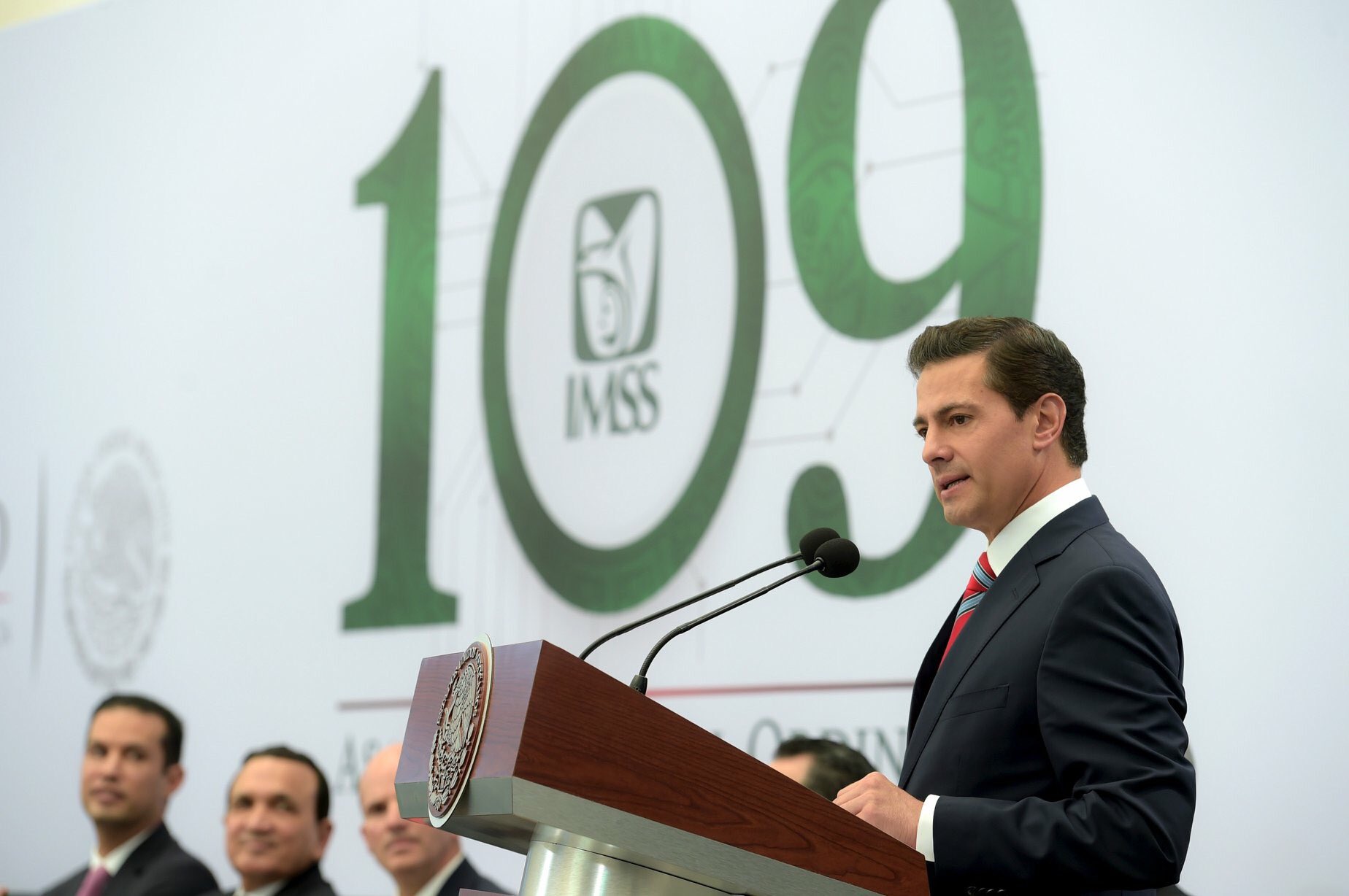 Peña Nieto llama a preservar y fortalecer las instituciones