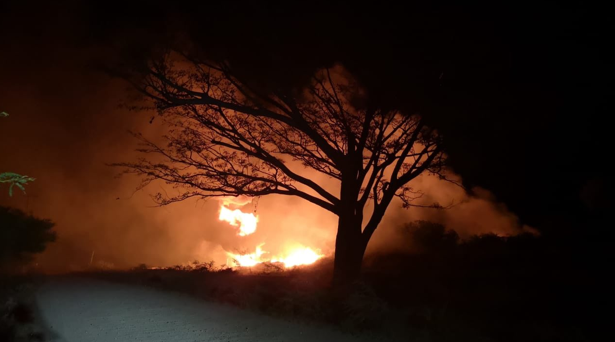 Se registra explosión e incendio en ducto de Pemex en Oaxaca