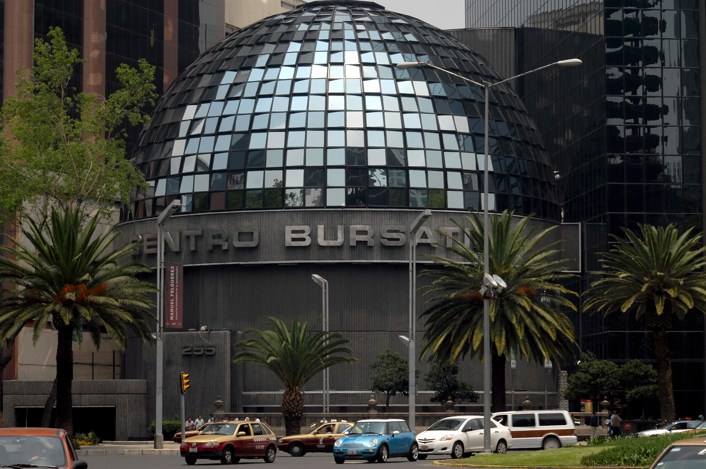 Foto: Imagen panorámica de la sede de la Bolsa Mexicana de Valores (BMV) en la Ciudad de México, México
