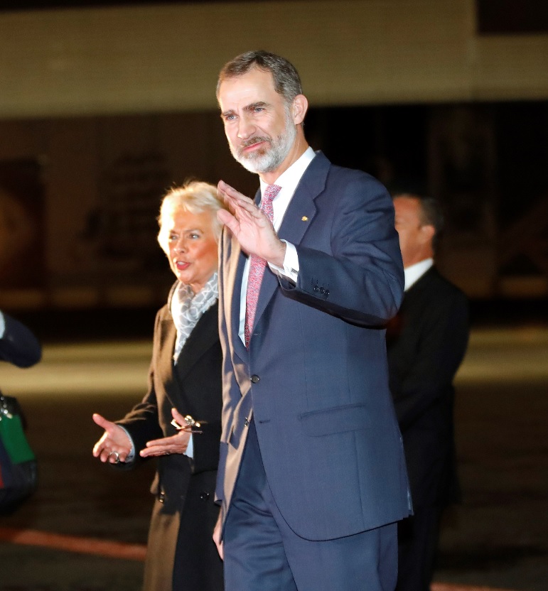 Rey Felipe VI llega a México para asistir a la investidura de AMLO