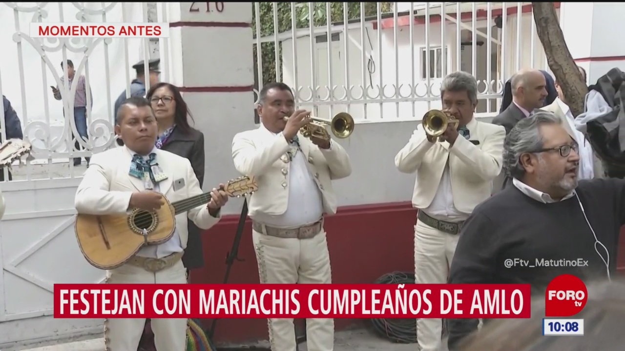 Festejan con mariachis el cumpleaños de López Obrador