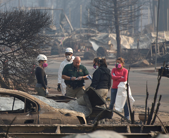California busca 1,276 desaparecidos por incendio forestal