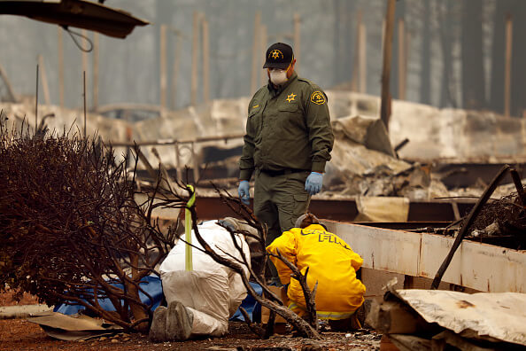 Van 48 muertos por incendios forestales en California