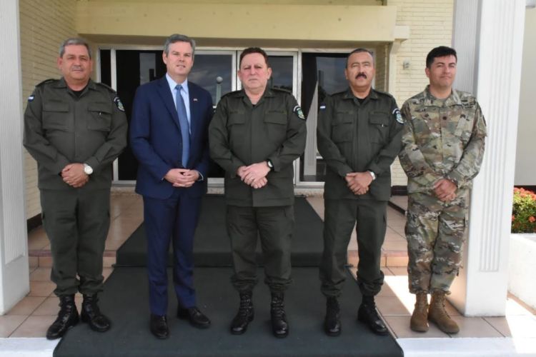 Militares de Nicaragua se reúnen con nuevo embajador de EEUU