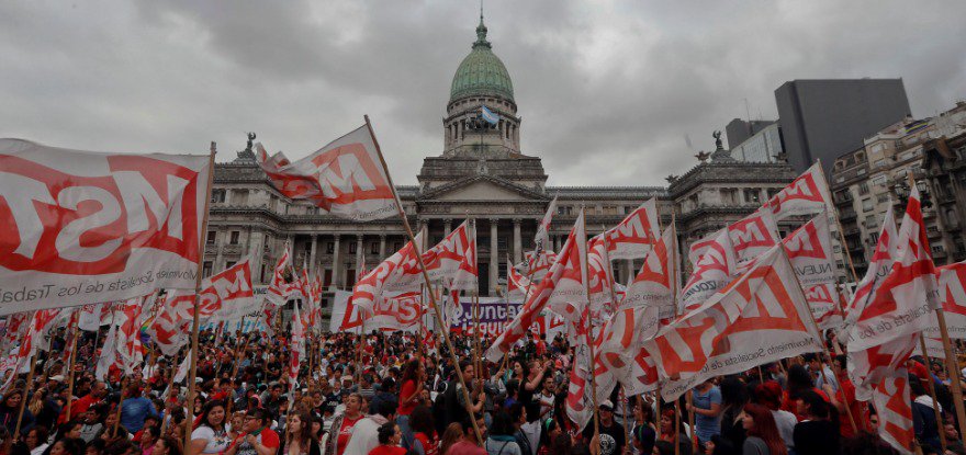 Fuera G20, claman cientos frente al Congreso de Argentina