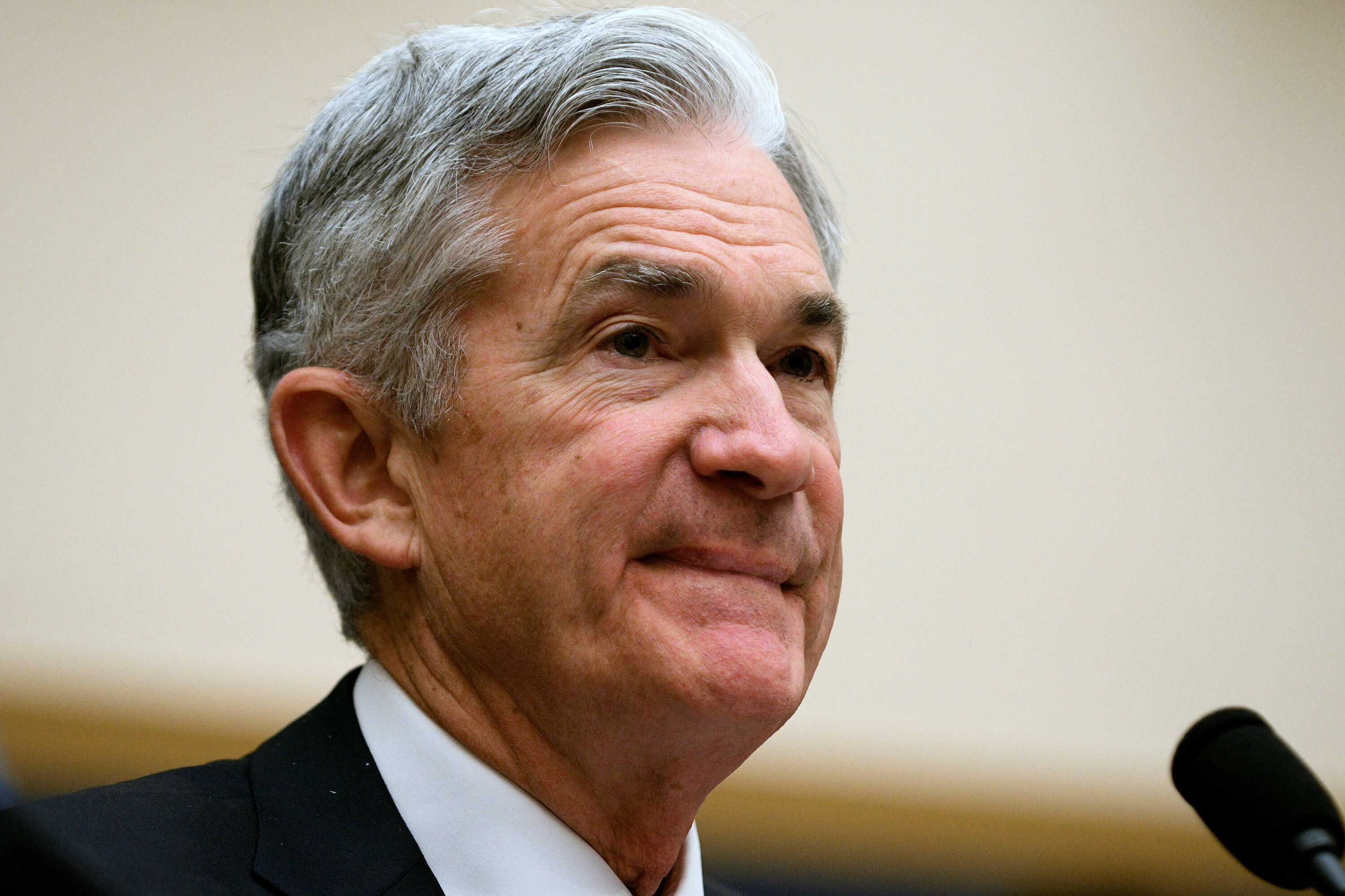 Trump vuelve a atacar a la Fed y dice que no está 'nada contento' con Powell
