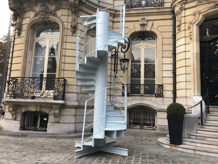 Subastan pedazo de escalera de la Torre Eiffel en 169 mil euros