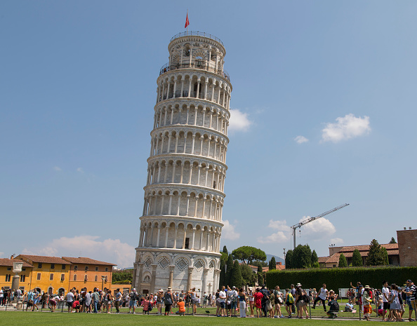 Reducen inclinación de la Torre de Pisa