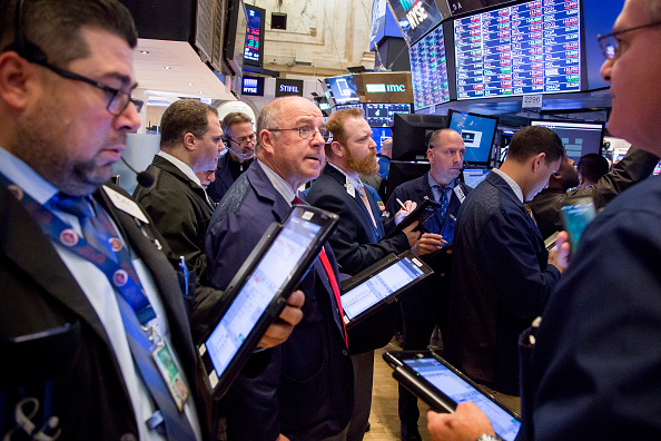 Wall Street cierra mixto y el Dow Jones sube 0.49 por ciento