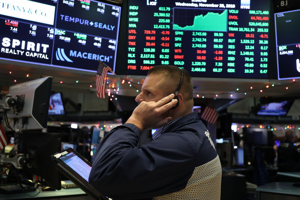 Wall Street cierra con ganancias y el Dow Jones avanza 2.50 por ciento