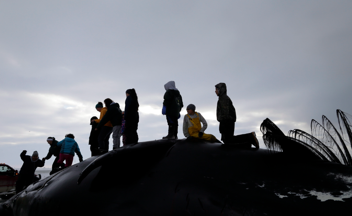 Habitantes de Utquiagvik se reúnen para apreciar la última puesta de sol del 2018 (Independent)
